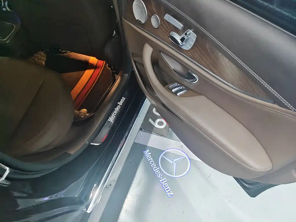 Mercedes-Benz E-Class 2022 — фото 18