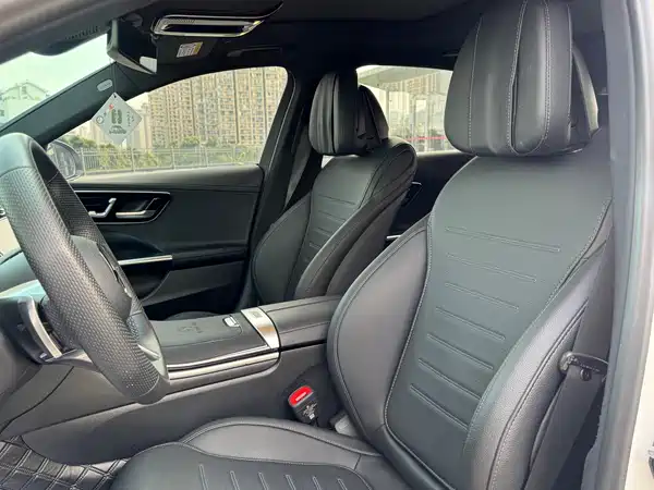 Mercedes-Benz C-Class 2024