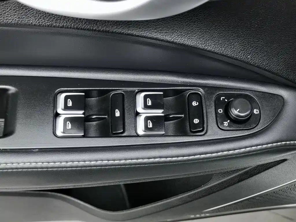 Geely Emgrand 2018 — фото 9
