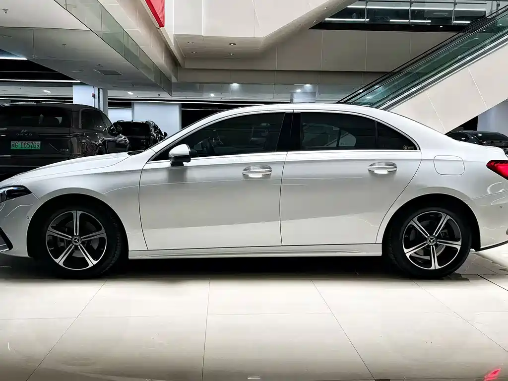 Mercedes-Benz A-Class 2024 — фото 9