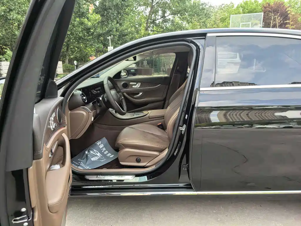 Mercedes-Benz E-Class 2023 — фото 11