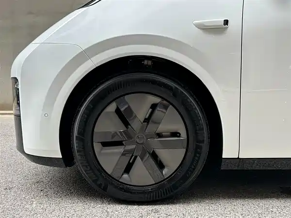 Li Auto MEGA 2025