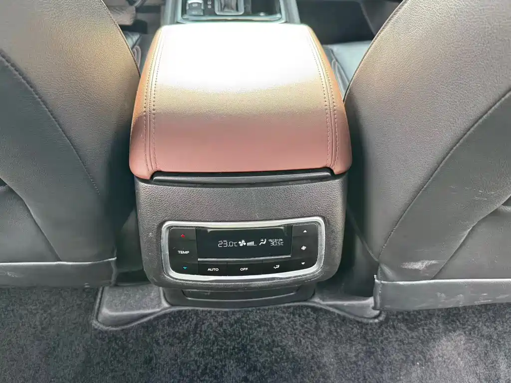 GAC Trumpchi GS8 2017 — фото 10