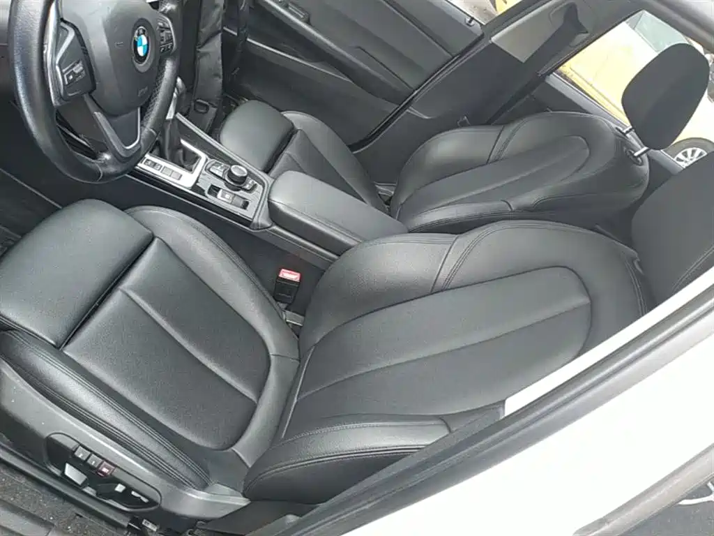 BMW 1 Series 2018 — фото 15