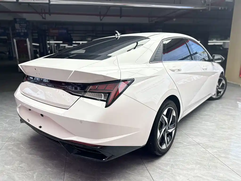 Hyundai Elantra 2022