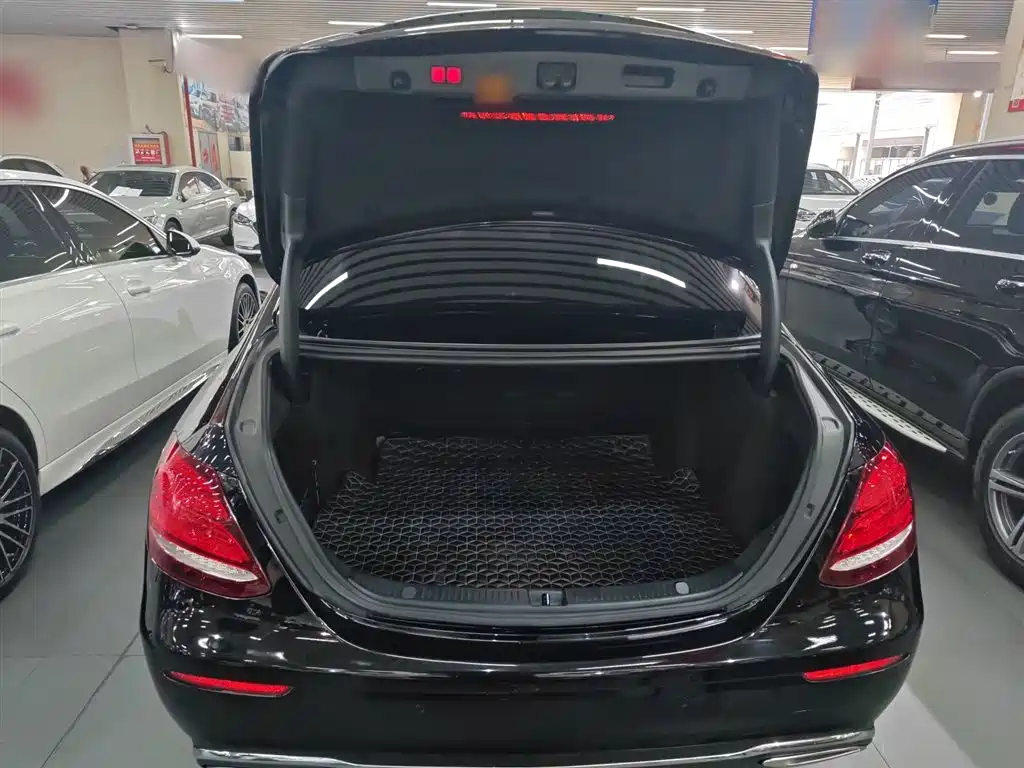 Mercedes-Benz E-Class 2020 — фото 15