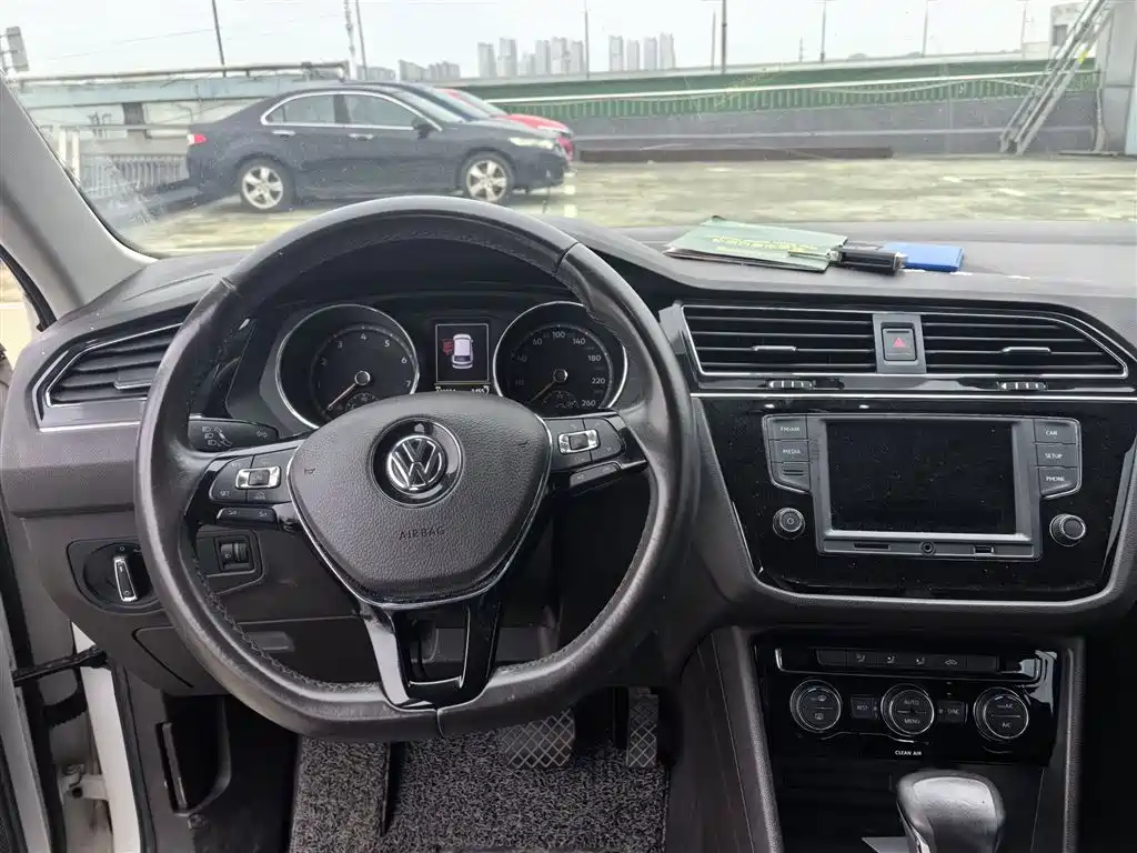 Volkswagen Tiguan L 2017 — фото 3