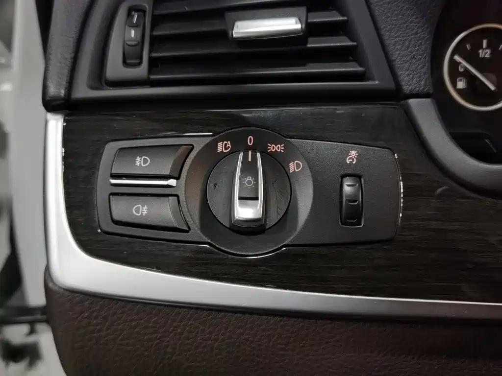 BMW 5 Series 2014 — фото 21
