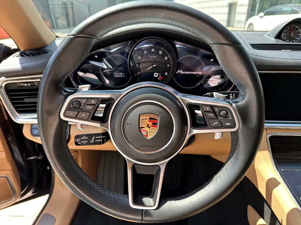 Porsche Panamera 2018 — фото 14