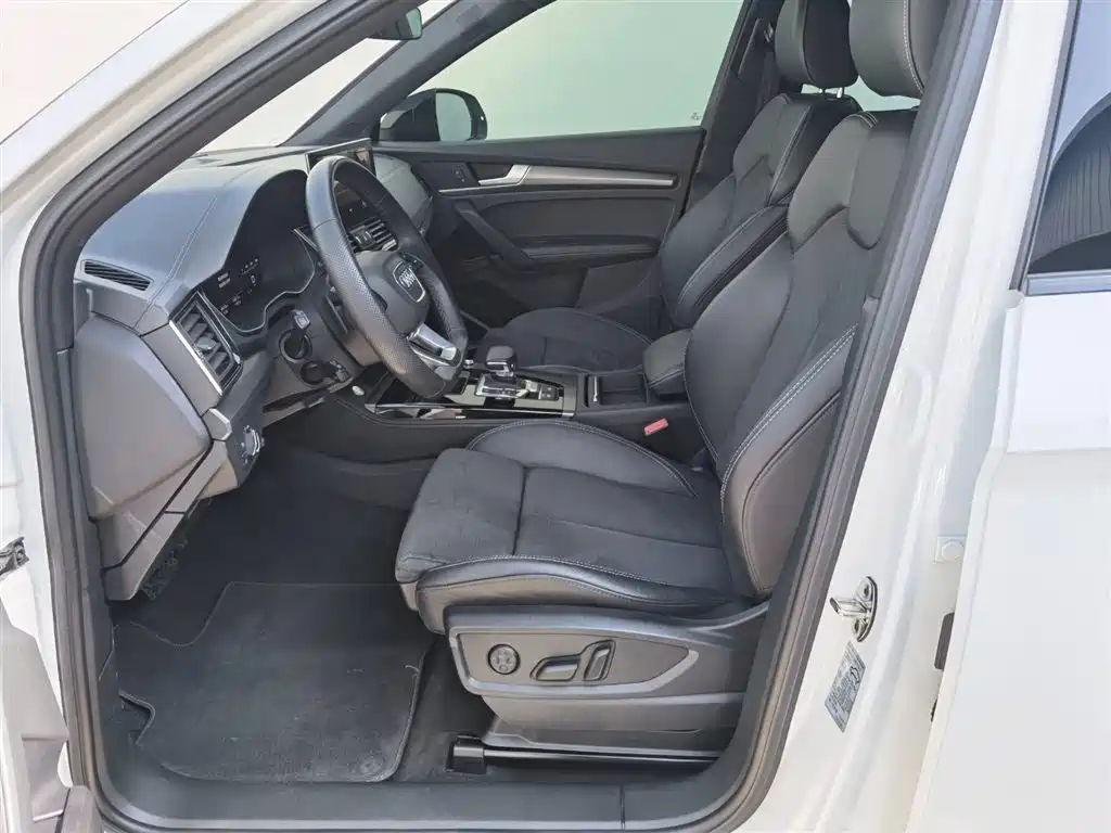 Audi Q5L Sportback 2023 — фото 13