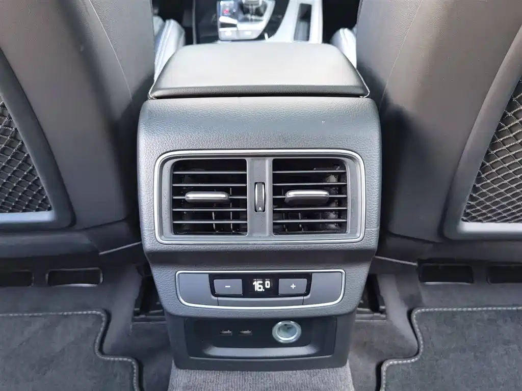 Audi Q5L Sportback 2023 — фото 26