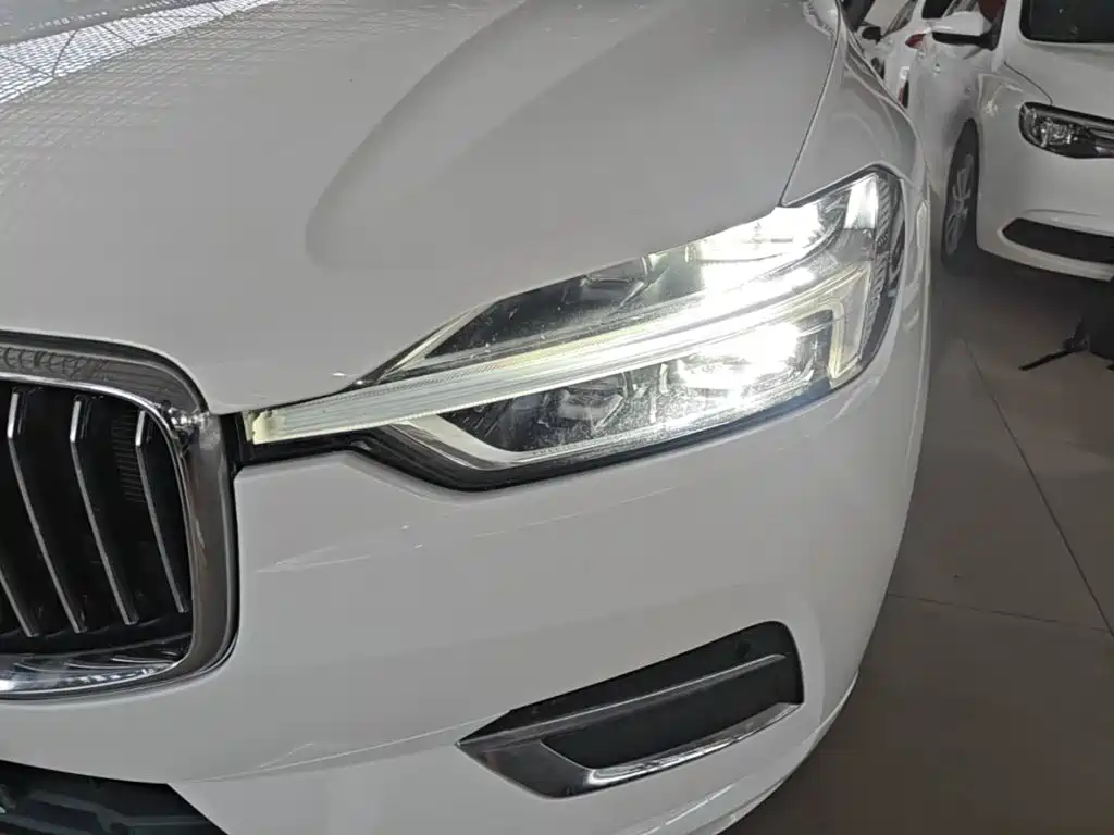 Volvo XC60 2020 — фото 18