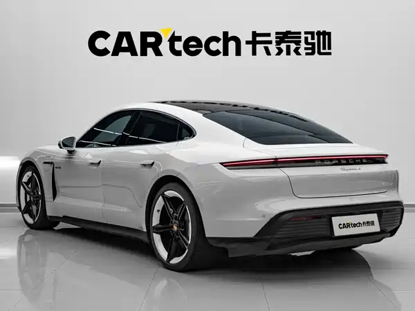 Porsche Taycan 2021
