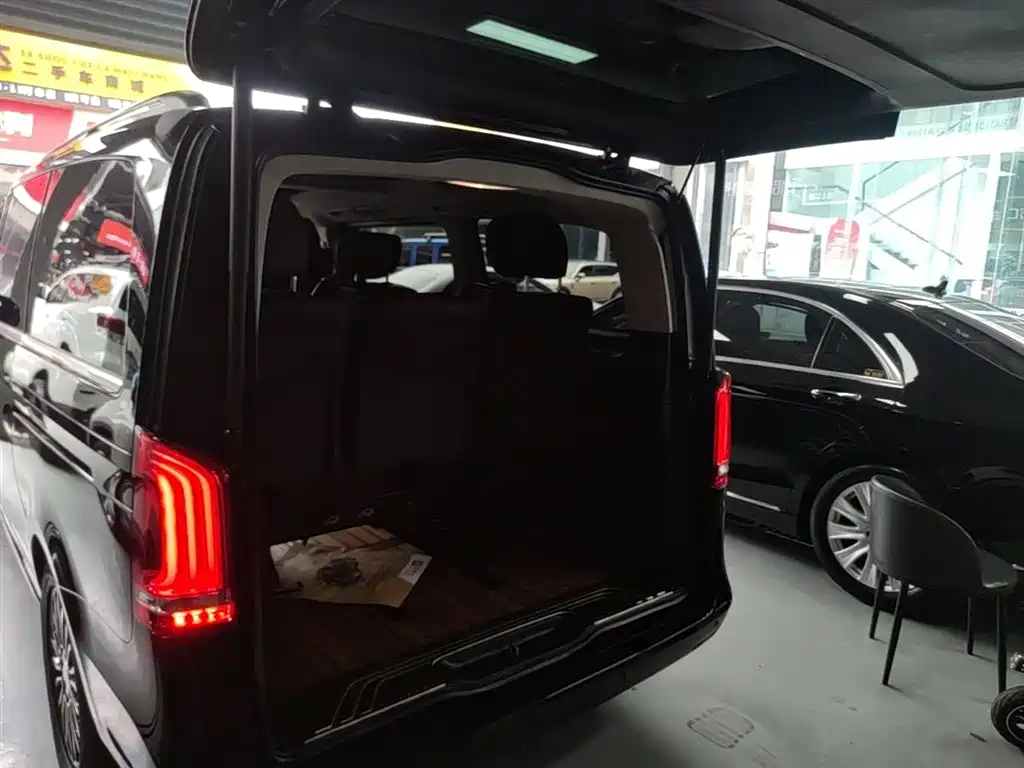 Mercedes-Benz V-Class 2020 — фото 19