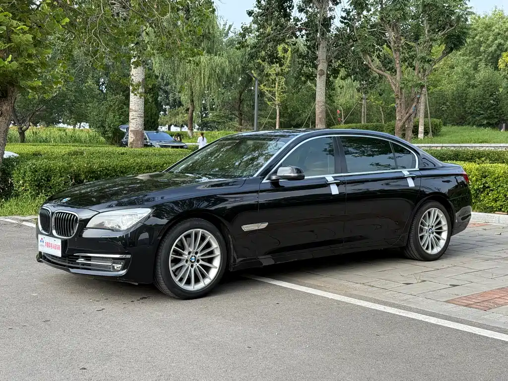 BMW 7 Series 2014 — фото 1