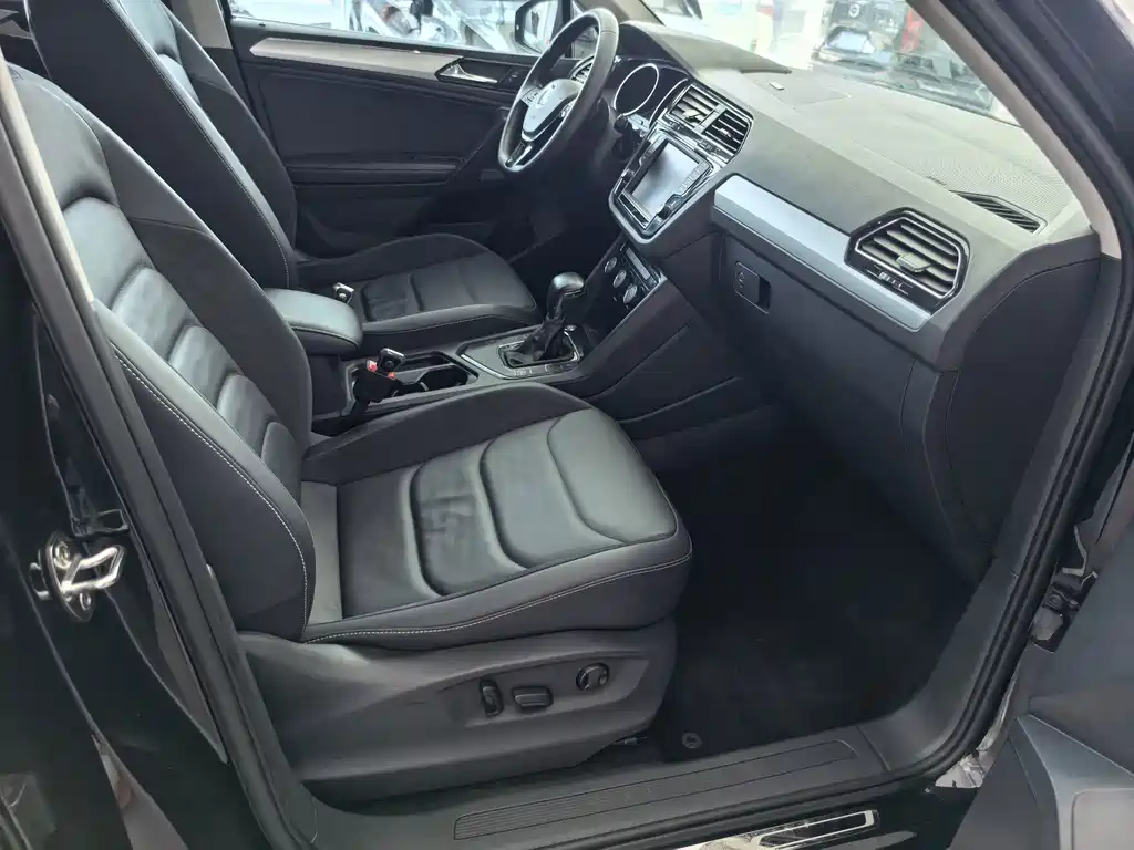 Volkswagen Tiguan L 2018 — фото 8