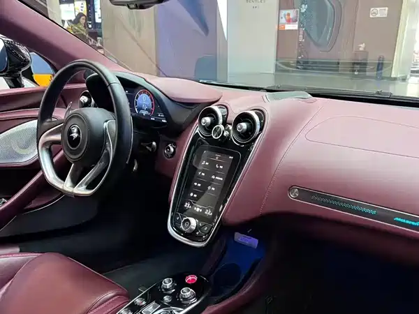 McLaren GT 2021
