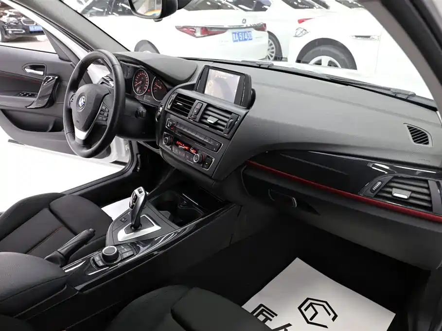 BMW 1 Series 2015 — фото 16