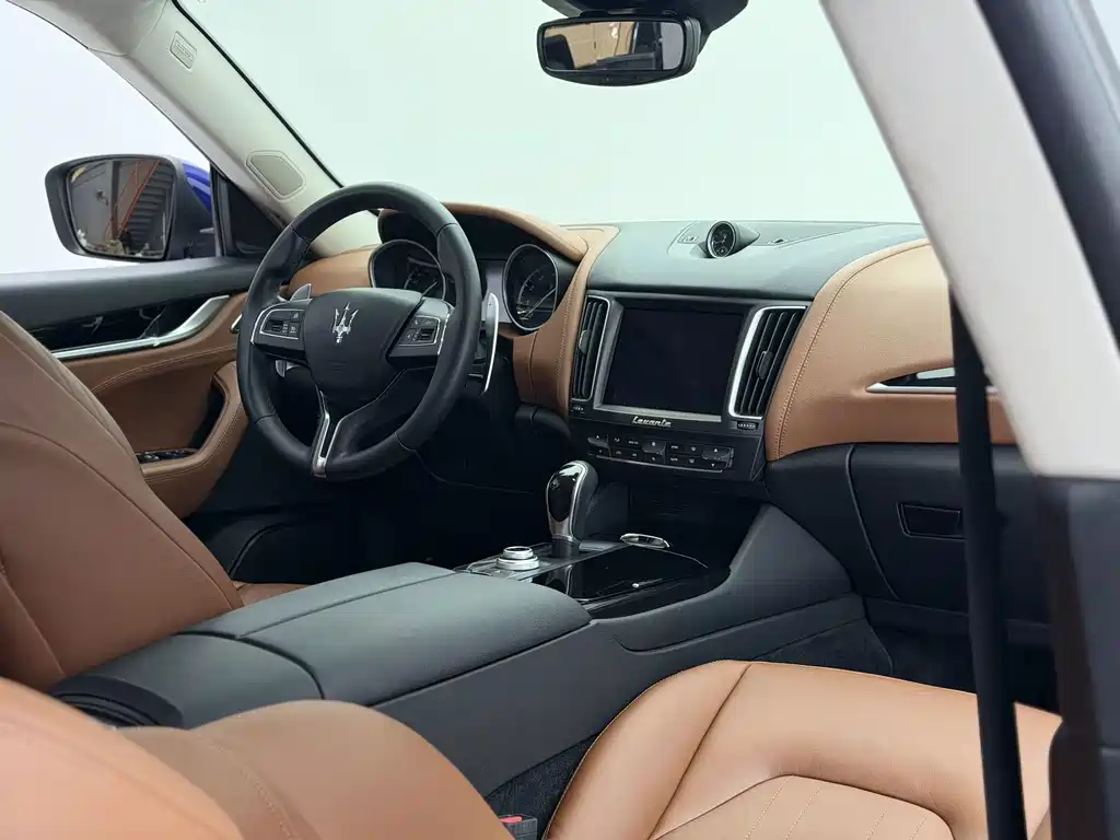 Maserati Levante 2018 — фото 10
