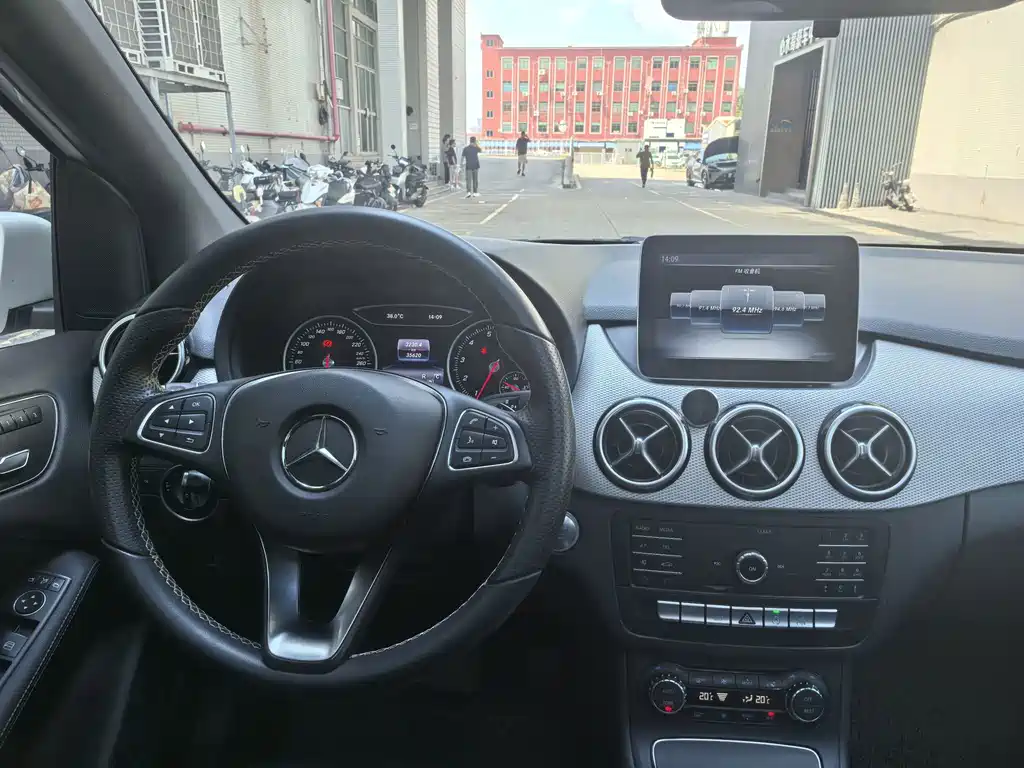 Mercedes-Benz B-Class 2018 — фото 11