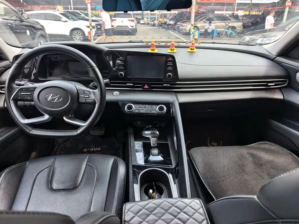 Hyundai Elantra 2023