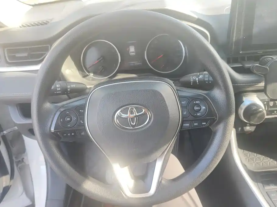 Toyota RAV4 2022 — фото 15