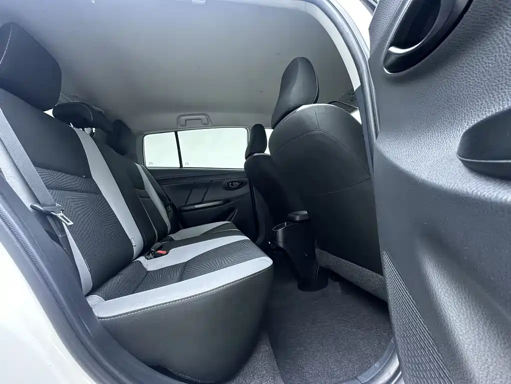 Toyota Yaris L 2022 — фото 9