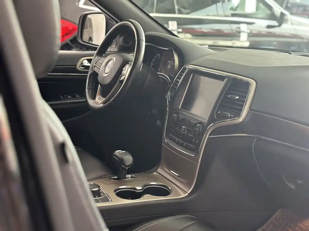 Jeep Grand Cherokee 2015 — фото 14