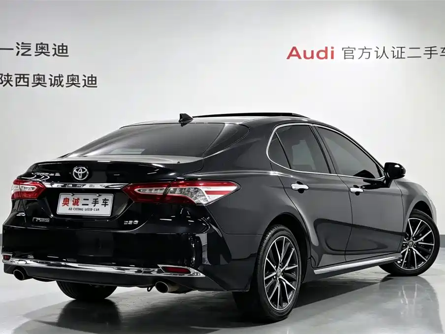 Toyota Camry 2023 — фото 4