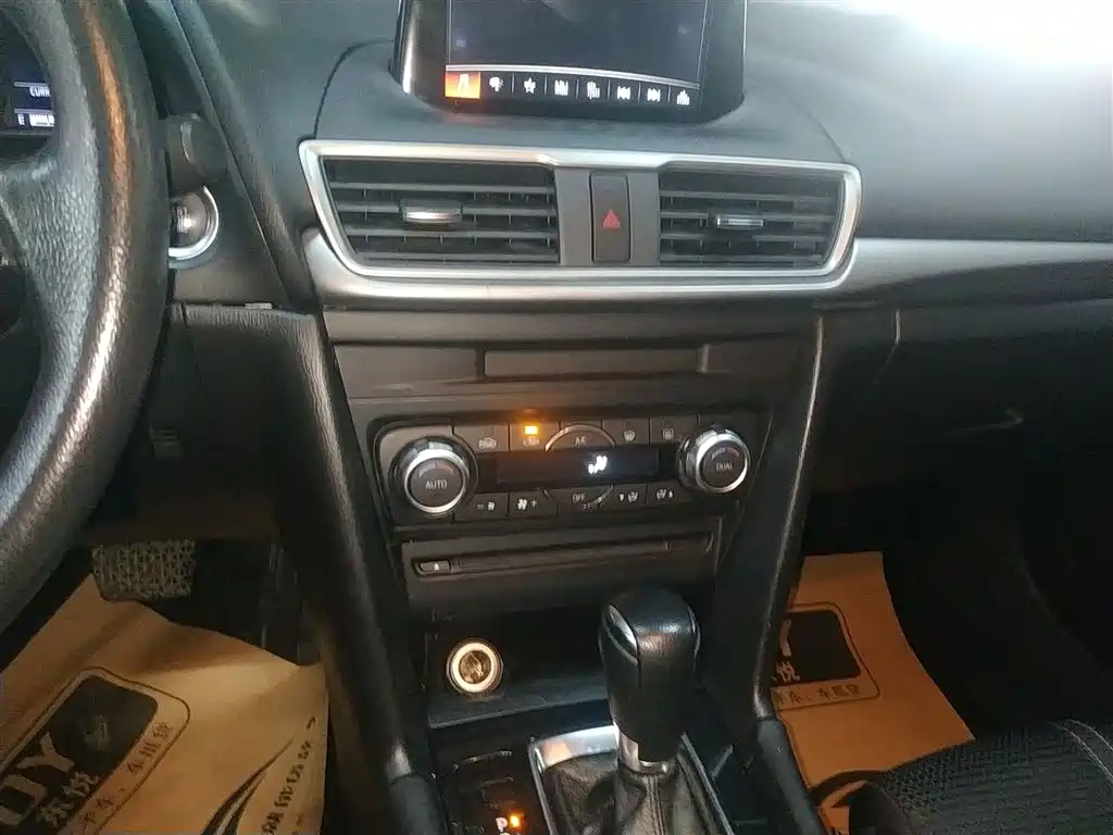 Mazda 3 Axela 2017 — фото 13