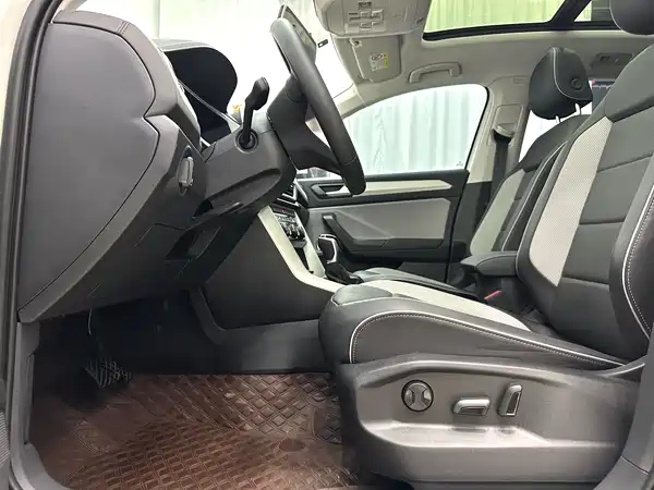 Volkswagen T-Roc 2023