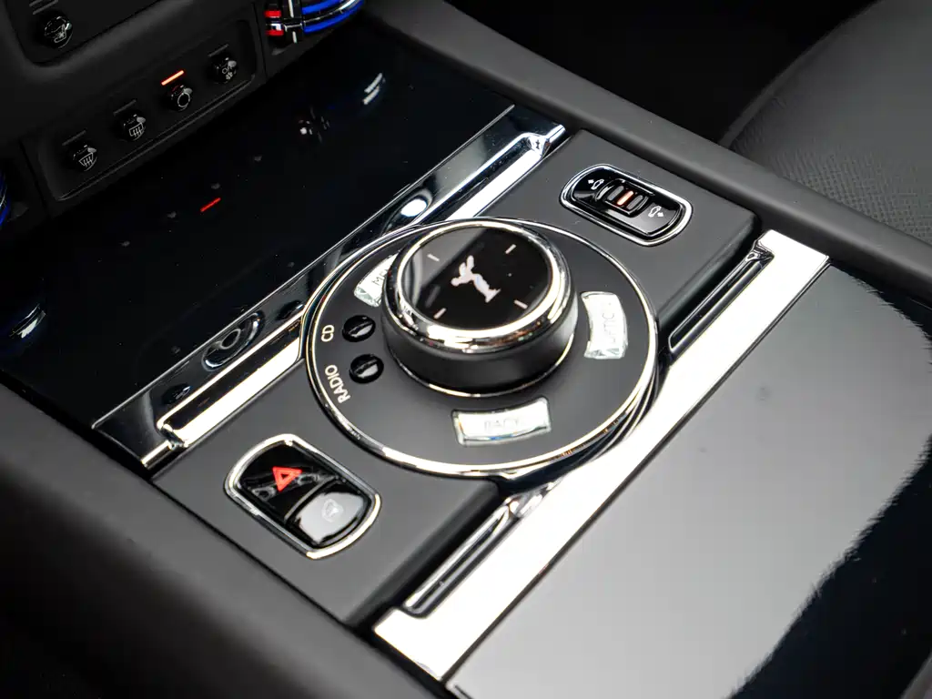 Rolls-Royce Phantom 2016 — фото 8