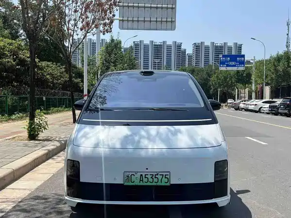 Li Auto MEGA 2025