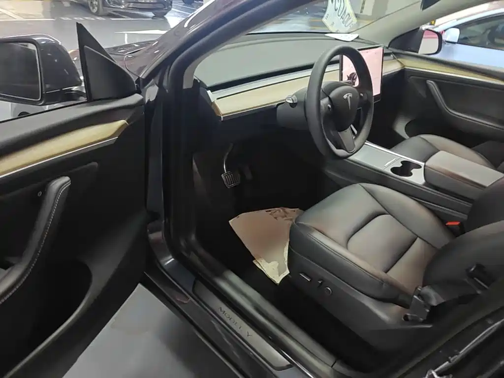 Tesla Model Y 2023 — фото 16