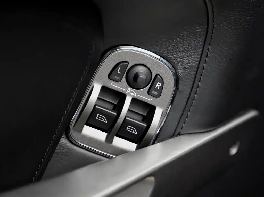Aston Martin DB9 2009 — фото 14