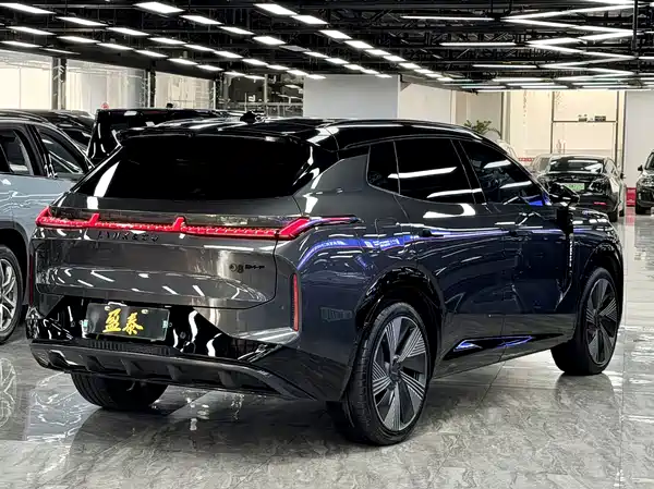 Lynk & Co 08 EM-P 2024