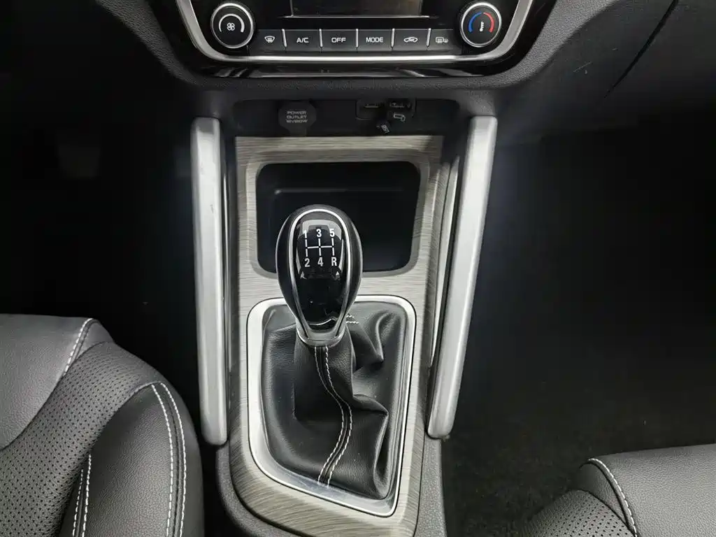 Geely Vision X3 2019 — фото 13