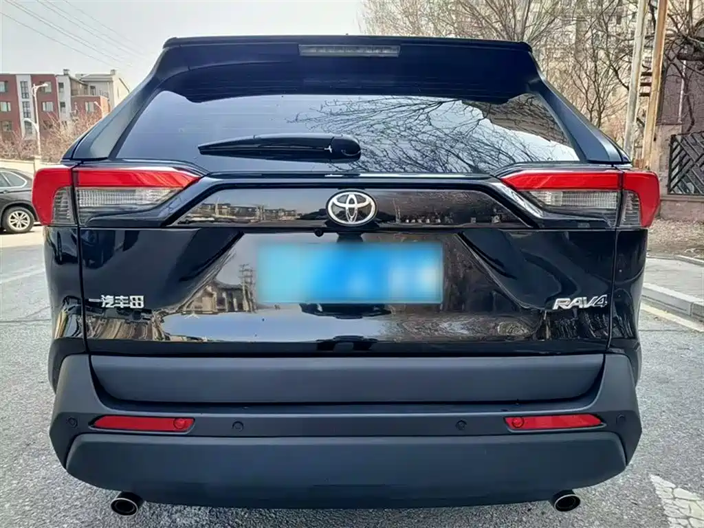 Toyota RAV4 2022 — фото 14