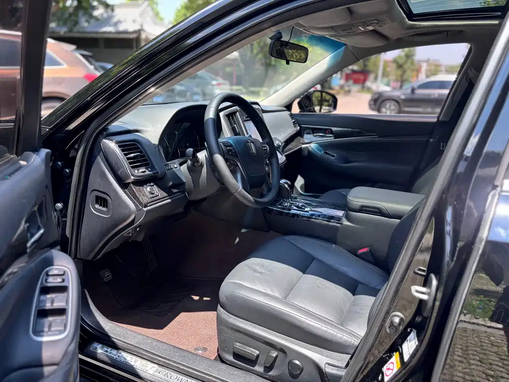 Toyota Crown 2019 — фото 15