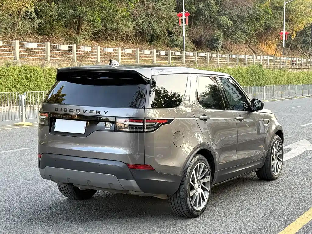Land Rover Discovery 2018 — фото 7