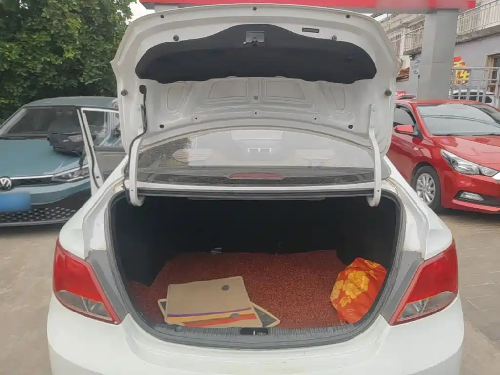 Hyundai Verna 2016 — фото 19