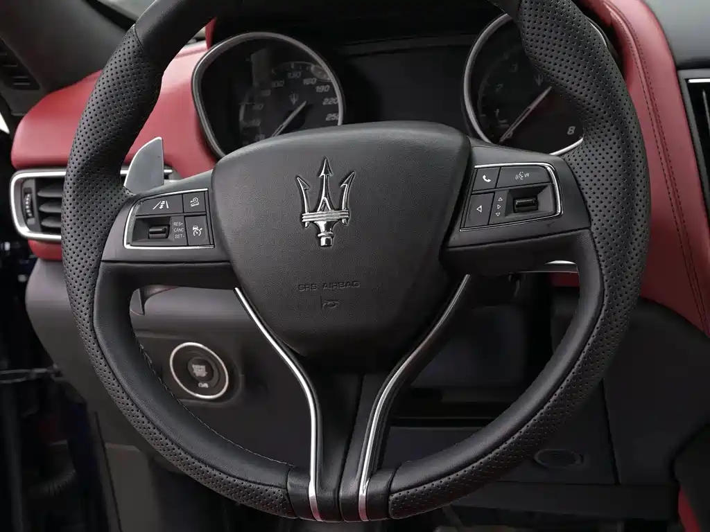 Maserati Levante 2017 — фото 13