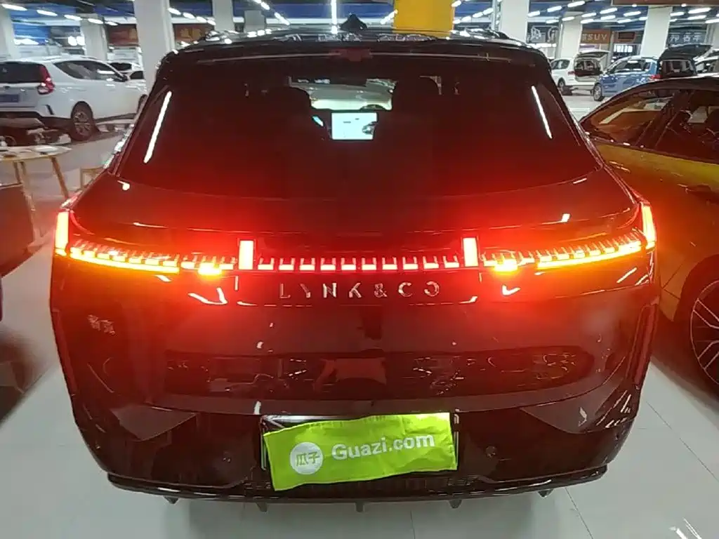 Lynk & Co 08 EM-P 2023