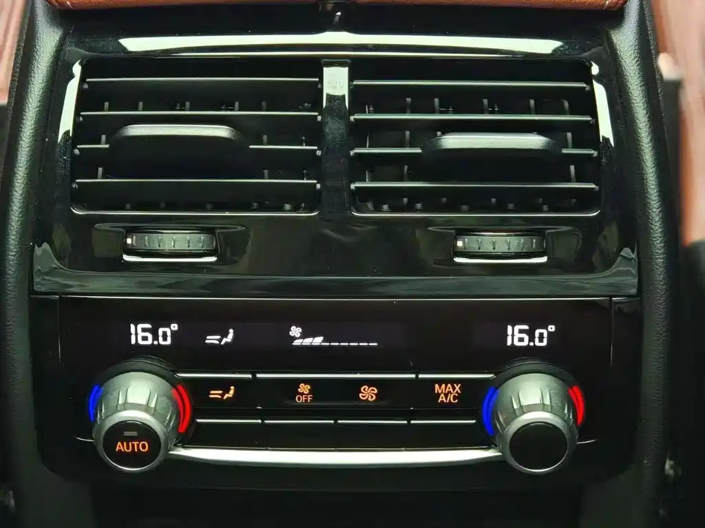 BMW 5 Series 2023 — фото 13