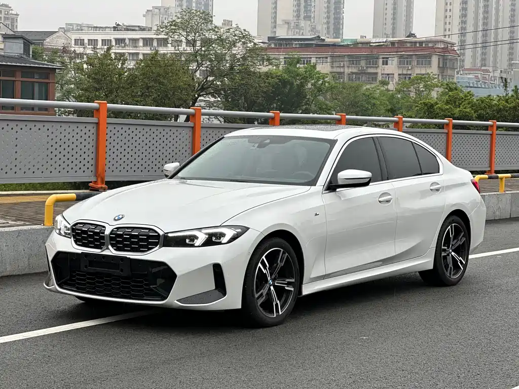 BMW 3 Series 2023 — фото 1
