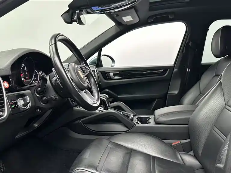 Porsche Cayenne 2018 — фото 10