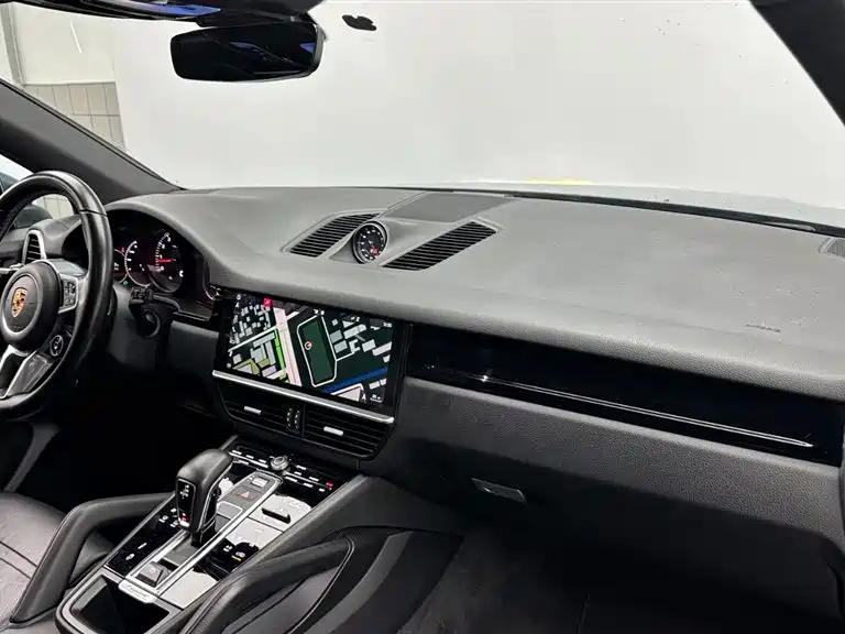 Porsche Cayenne 2018 — фото 13