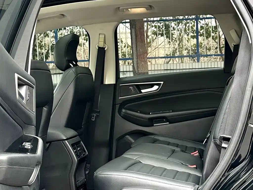 Ford Edge 2020 — фото 15
