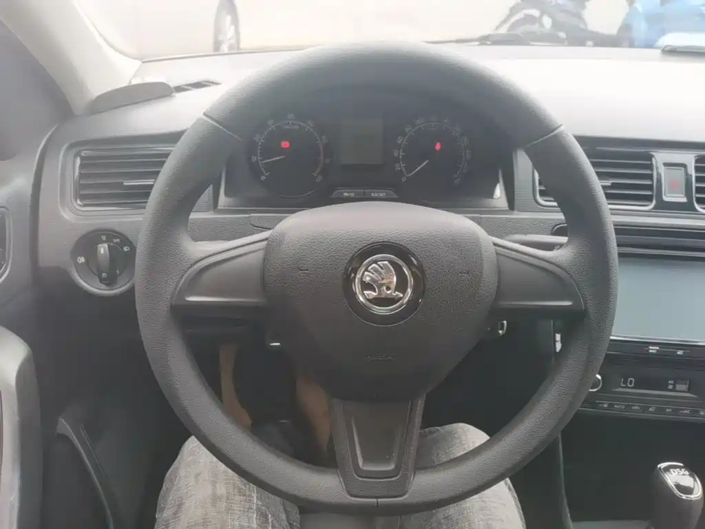 Skoda Rapid Spaceback 2016 — фото 11