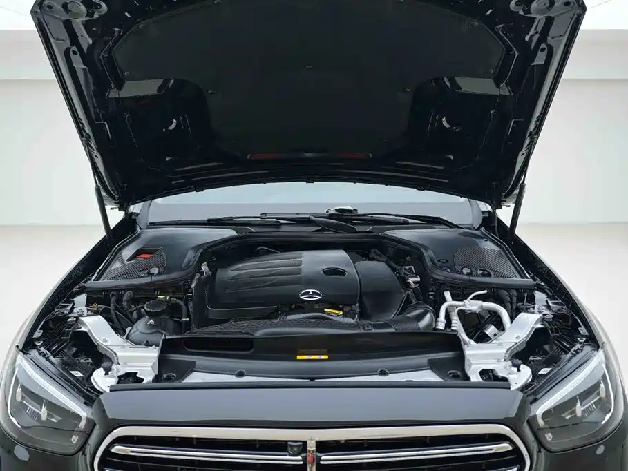 Mercedes-Benz E-Class 2023 — фото 7